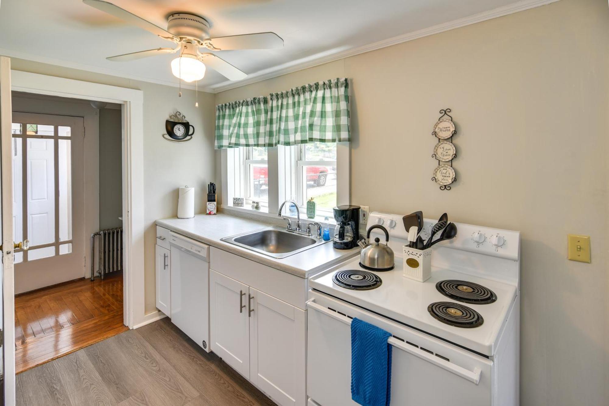Newport House Less Than 3 Mi To Beaches And Bowens Wharf! 외부 사진